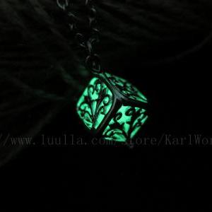 Shipping Green Wish Tree Glowing Necklace , The..