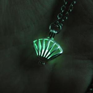 Green Luminous Shell Necklace, Prom Jewelry, Party..
