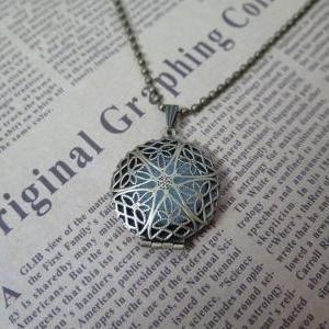 Shipping Glow In The Dark Blue Necklace,glow..