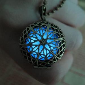 Shipping Glow In The Dark Blue Necklace,glow..