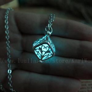 Shipping Cyan Cube Glow In The Dark Necklace,glow..