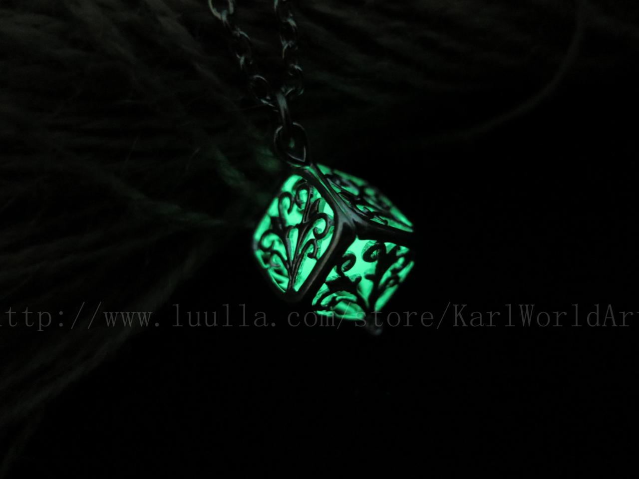 Shipping Green Wish Tree Glowing Necklace , The Tree Of The Forest Glowing Necklace, Glowing Jewelry,glow Pendant Necklace,party Necklace