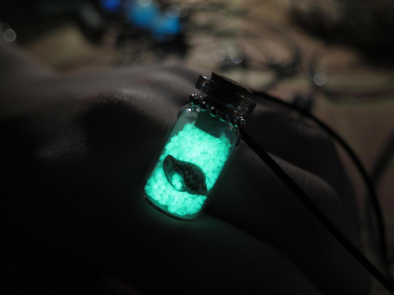 Free Shipping Green Wishing Bottle Glowing necklace, Glow Bracelet in the dark, Glowing Jewelry,Glow Pendant Necklace,Party necklace