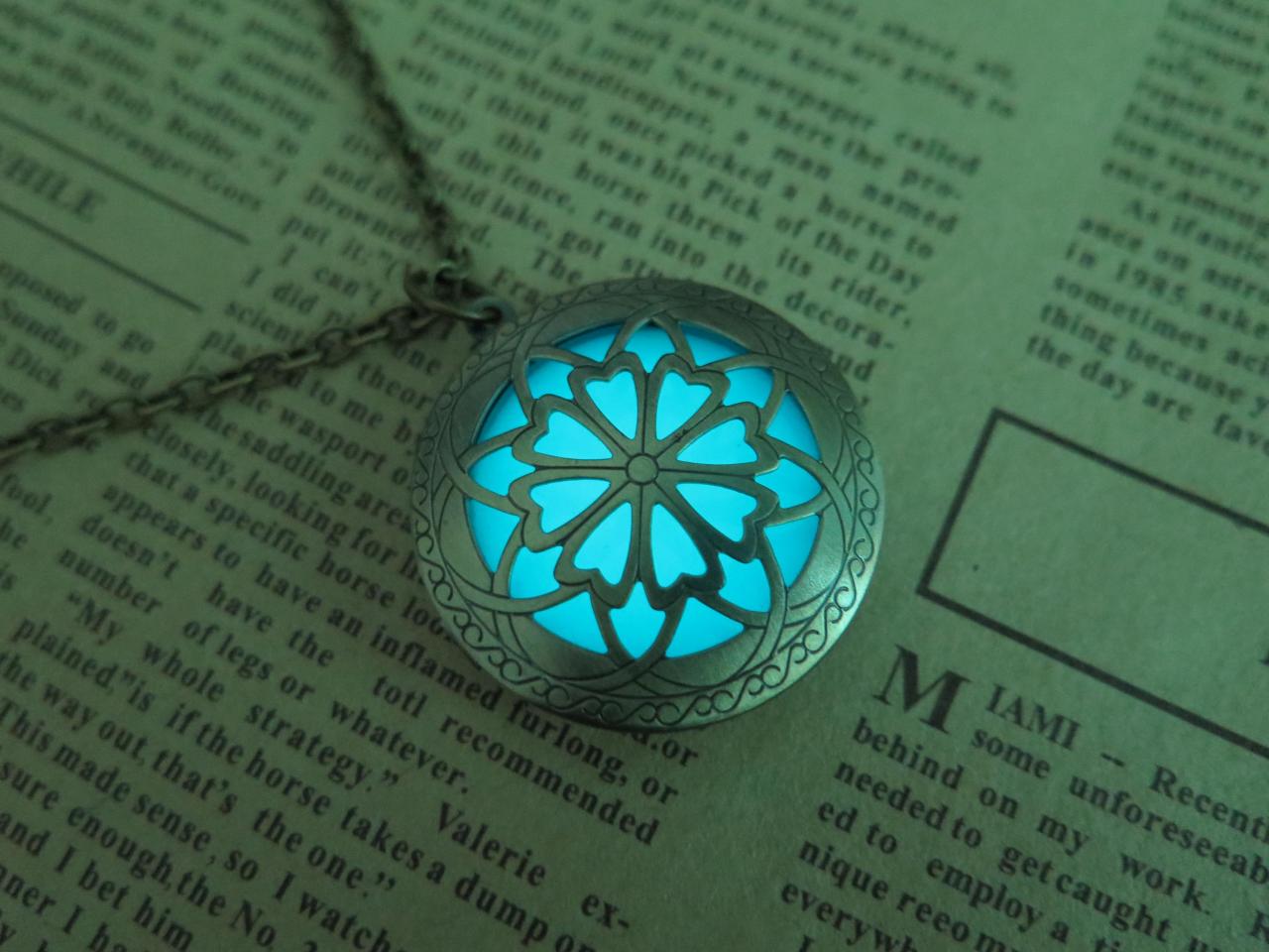 Free shipping Cyan Brass Plated Glow In The Dark Celtic Galaxy Locket Necklace