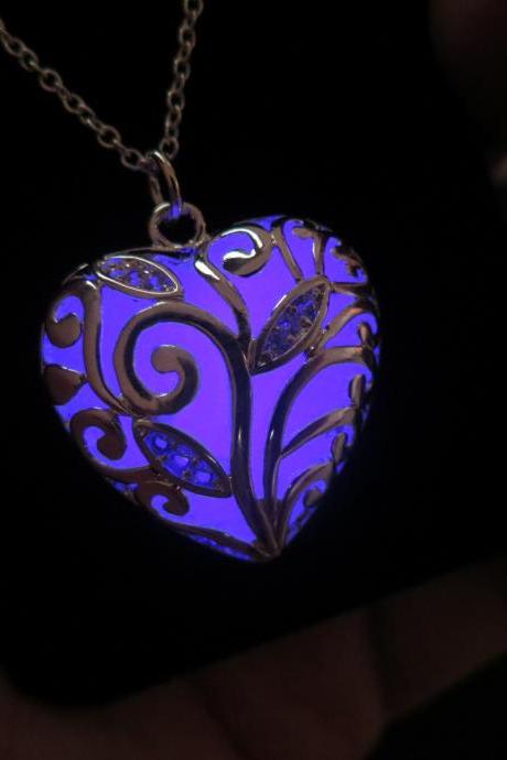Free Shipping Purple Glow in the dark Legend of Zelda Heart Necklace, Zelda Heart Necklace, Zelda Heart Pendant, Heart Pendant, Halloween gift
